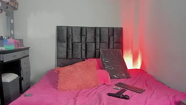 Esmeraldaa- online show from February 7, 6:17 am