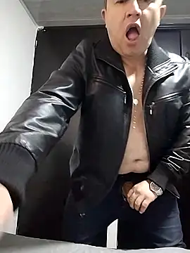 BigCristh79 online show from April 8, 2:06 pm