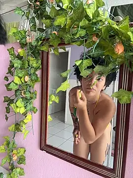 Snapshot of CamillyBlum chatting on October 31, 2:40 pm CamillyBlum online show from October 31, 2:40 pm