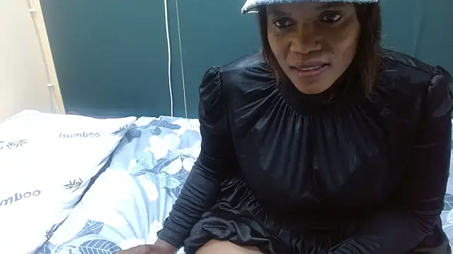 Snapshot of sexythae32 chatting on February 8, 4:32 pm sexythae32 online show from February 8, 4:32 pm