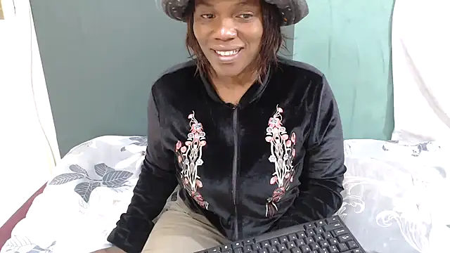 Snapshot of sexythae32 chatting on March 2, 7:48 am sexythae32 online show from March 2, 7:48 am