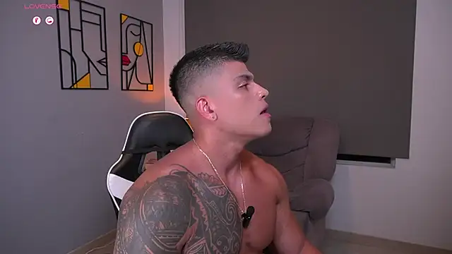 tyler muscle1 online show from April 7, 2:01 am