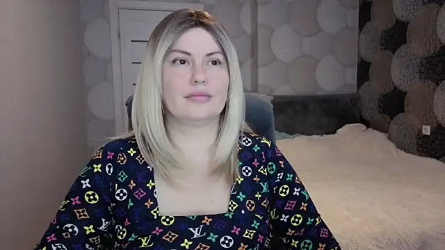 CrystallKiss online show from November 24, 12:10 am