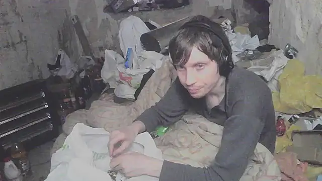 Snapshot of makarov1993 chatting on June 2, 2:13 am makarov1993 online show from June 2, 2:13 am