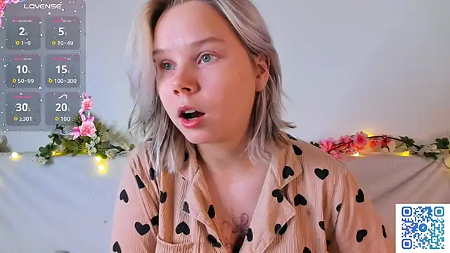 girlllsooft online show from November 7, 1:38 am