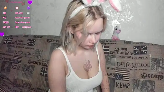 Snapshot of girlllsooft chatting on February 2, 2:32 am girlllsooft online show from February 2, 2:32 am