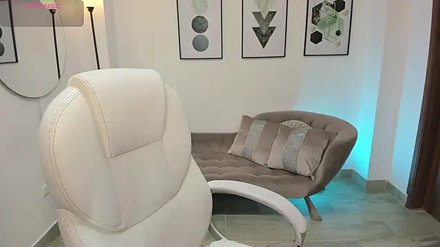 dafne hills online show from September 27, 7:30 pm