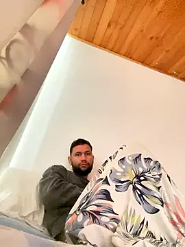 Michaell Spinelly online show from January 18, 1:37 pm