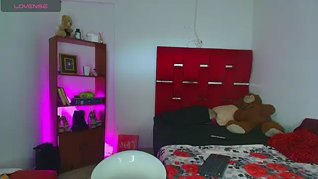 Camila hot ts online show from February 18, 3:41 pm