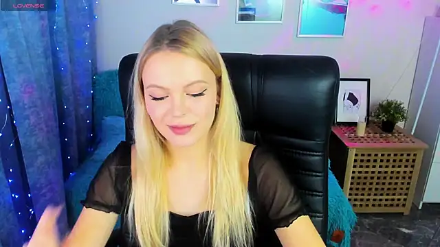 Snapshot of KatherineePierce chatting on October 18, 5:03 pm KatherineePierce online show from October 18, 5:03 pm