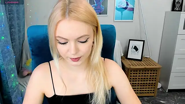KatherineePierce online show from May 19, 5:19 pm