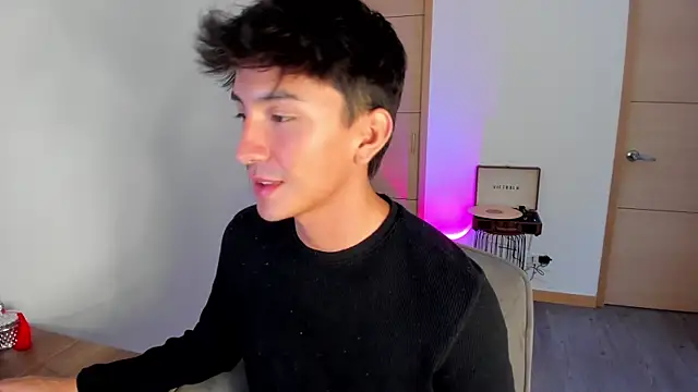 sweettaaron01 online show from October 2, 5:53 pm