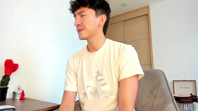 sweettaaron01 online show from October 4, 5:44 pm