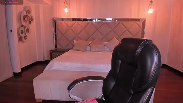 SarahYates online show from September 12, 4:01 am