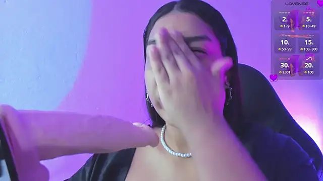 Snapshot of giselle_upp chatting on September 13, 12:32 am giselle upp online show from September 13, 12:32 am