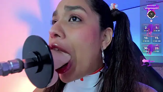 giselle upp online show from November 15, 3:48 am