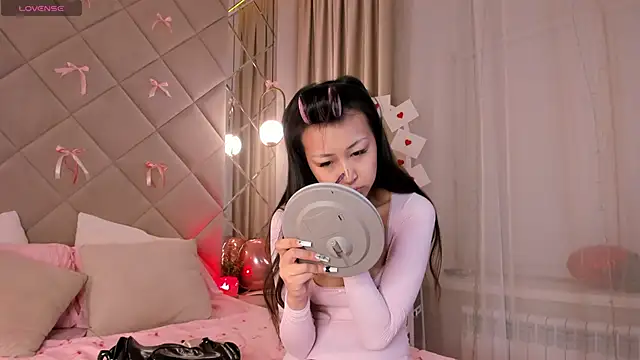 Nelly Kimm online show from March 3, 1:01 am