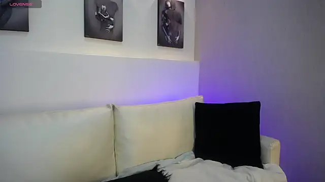 VeronicaBlake online show from April 10, 12:54 pm