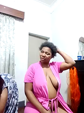 ShySexyBaddiexx online show from November 18, 8:13 pm