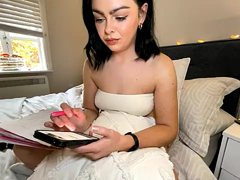 FrancescaXO online show from November 3, 2:40 pm