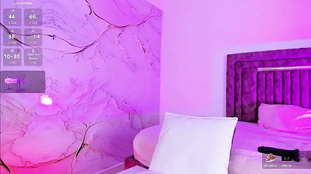 Snapshot of Iamlola_ chatting on February 19, 3:35 am Iamlola online show from February 19, 3:35 am