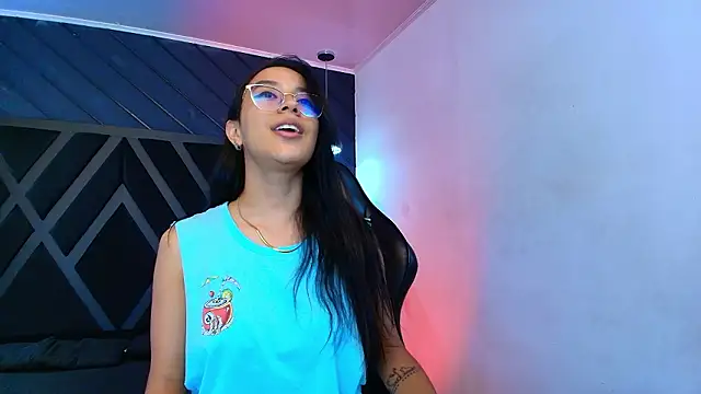 zoe martins  online show from February 26, 5:45 pm