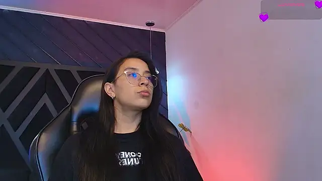 zoe martins  online show from March 5, 5:20 pm