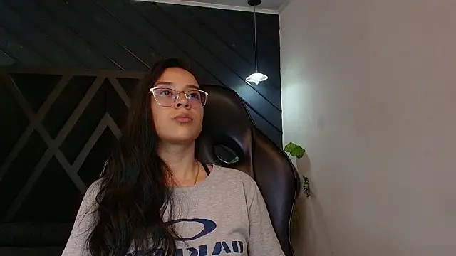 zoe martins  online show from March 26, 5:18 pm