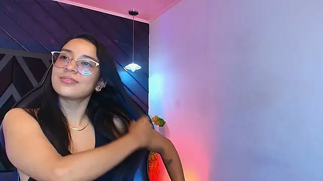 Snapshot of zoe_martins_ chatting on April 18, 5:28 pm zoe martins online show from April 18, 5:28 pm