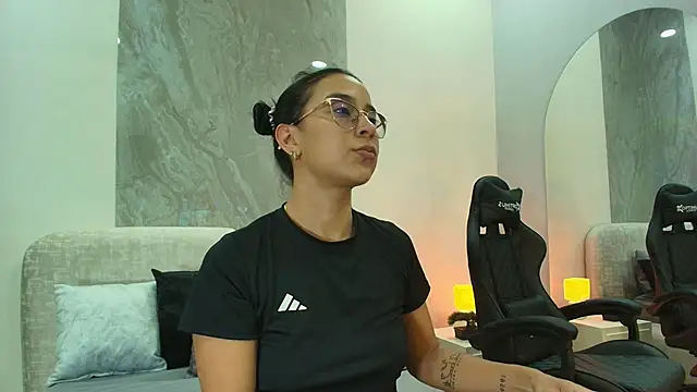 Snapshot of zoe_martins_ chatting on May 19, 5:41 pm zoe martins online show from May 19, 5:41 pm