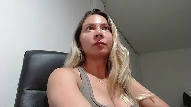 Snapshot of manelyk_17 chatting on March 3, 11:10 pm manelyk 17 online show from March 3, 11:10 pm