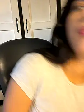 chicachocolate01 online show from November 3, 6:31 pm