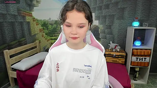 Snapshot of EmilyChaves chatting on September 22, 10:56 pm EmilyChaves online show from September 22, 10:56 pm