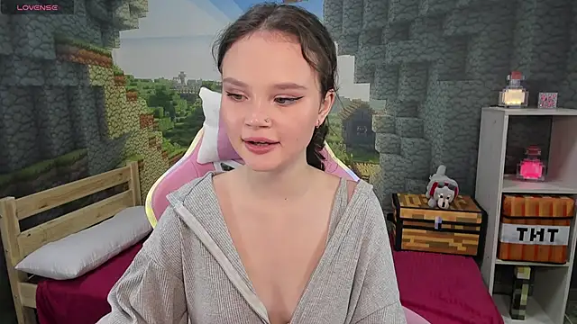 Snapshot of EmilyChaves chatting on October 18, 3:57 pm EmilyChaves online show from October 18, 3:57 pm