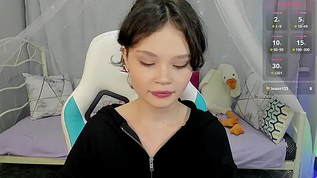 EmilyChaves online show from February 9, 7:01 am