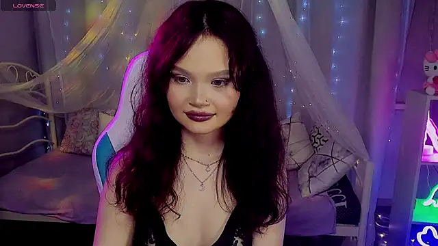 EmilyChaves online show from May 3, 11:49 am