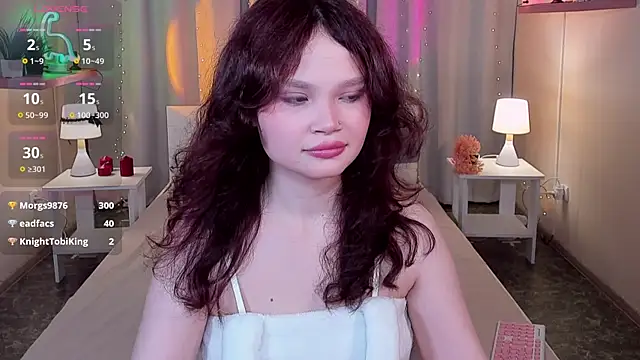 EmilyChaves online show from June 9, 8:15 am