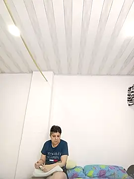 queemking online show from April 4, 1:15 am