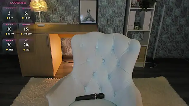 Jessica Henry online show from July 28, 3:21 pm