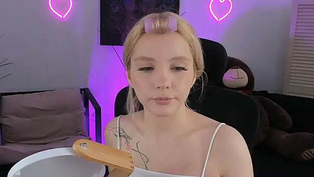 AuroraWrenfield online show from March 2, 5:08 am