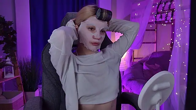 AuroraWrenfield online show from March 25, 2:17 am