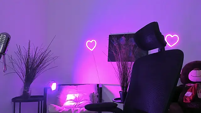 AuroraWrenfield online show from April 1, 1:28 am