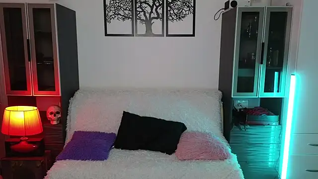 Lila West online show from December 8, 4:18 pm