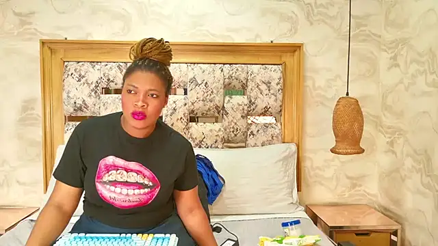 ZOLEY WATSON online show from March 25, 3:01 am