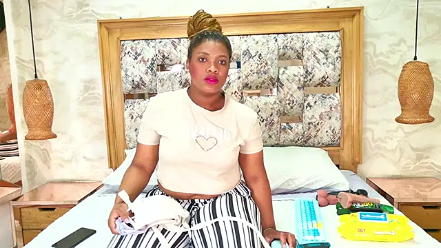 ZOLEY WATSON online show from March 30, 2:56 am