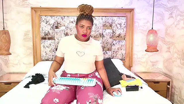 ZOLEY WATSON online show from April 2, 3:04 am