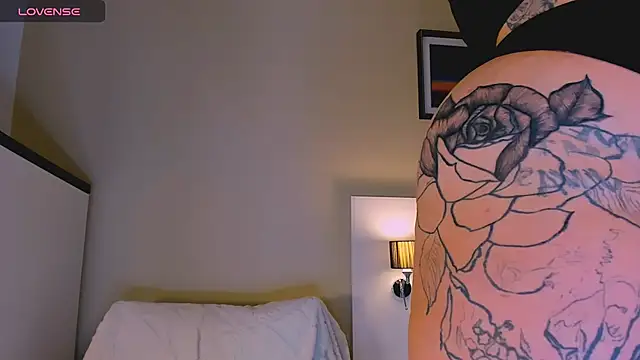 marrenaa online show from October 3, 4:20 am