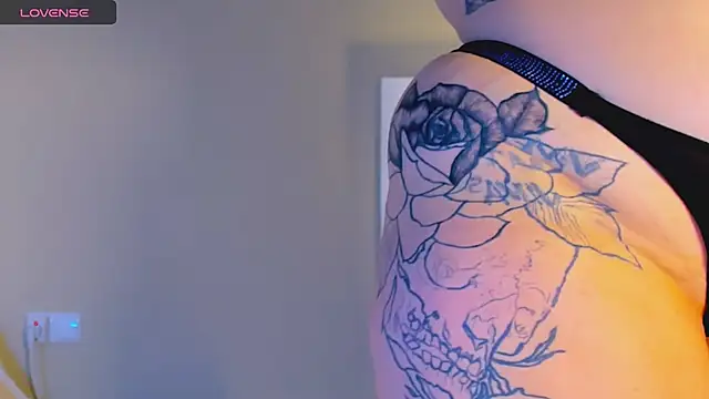 marrenaa online show from October 6, 6:22 am