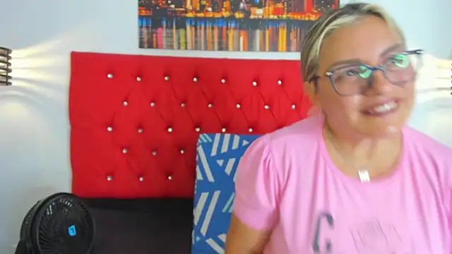 carolinacrus01 online show from October 20, 2:06 pm