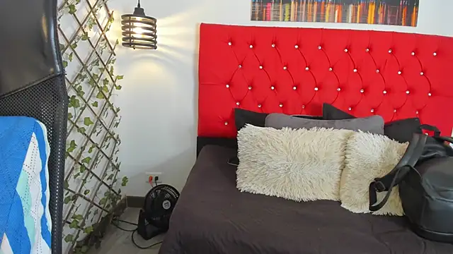 carolinacrus01 online show from November 12, 4:07 pm